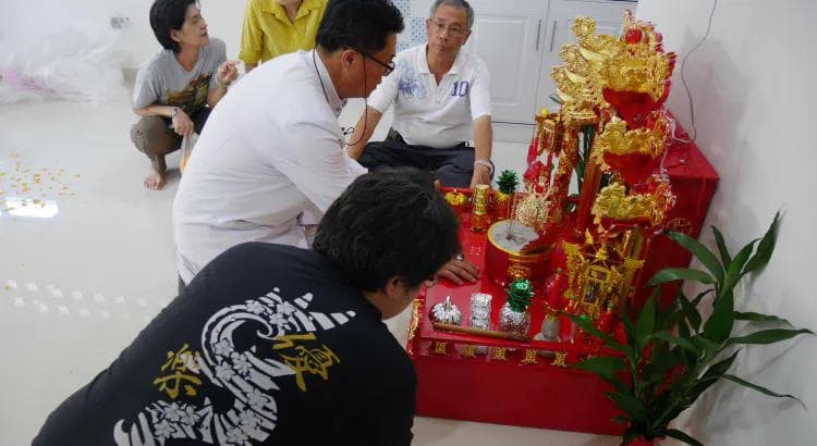 เริ่มต้นตั้งตี่จู้เอี๊ยและไหว้อย่างไร